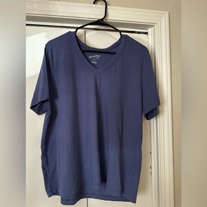 Universal Threads blue V Neck Tshirt size XL